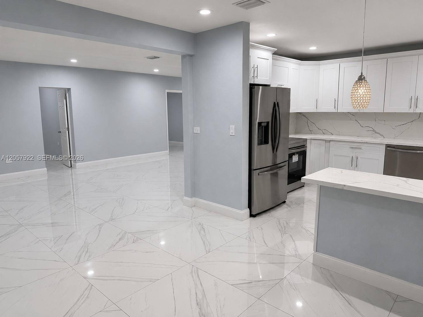 552 NE 161st StMiami - picture