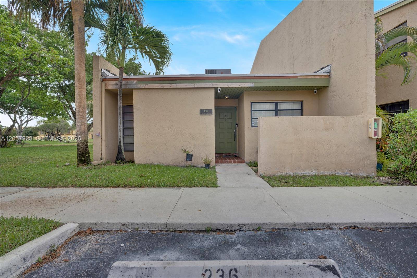 1501 NW 94th AvePembroke Pines - WESTVIEW CONDOMINIUM NO 4 condo unit 237 - picture