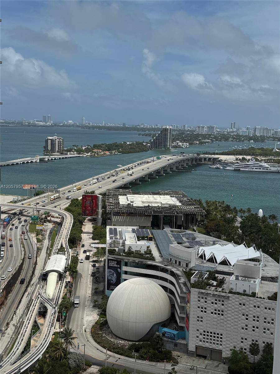1040 Biscayne BlvdMiami - TEN MUSEUM PK RESIDENTIAL condo unit 2605 - picture