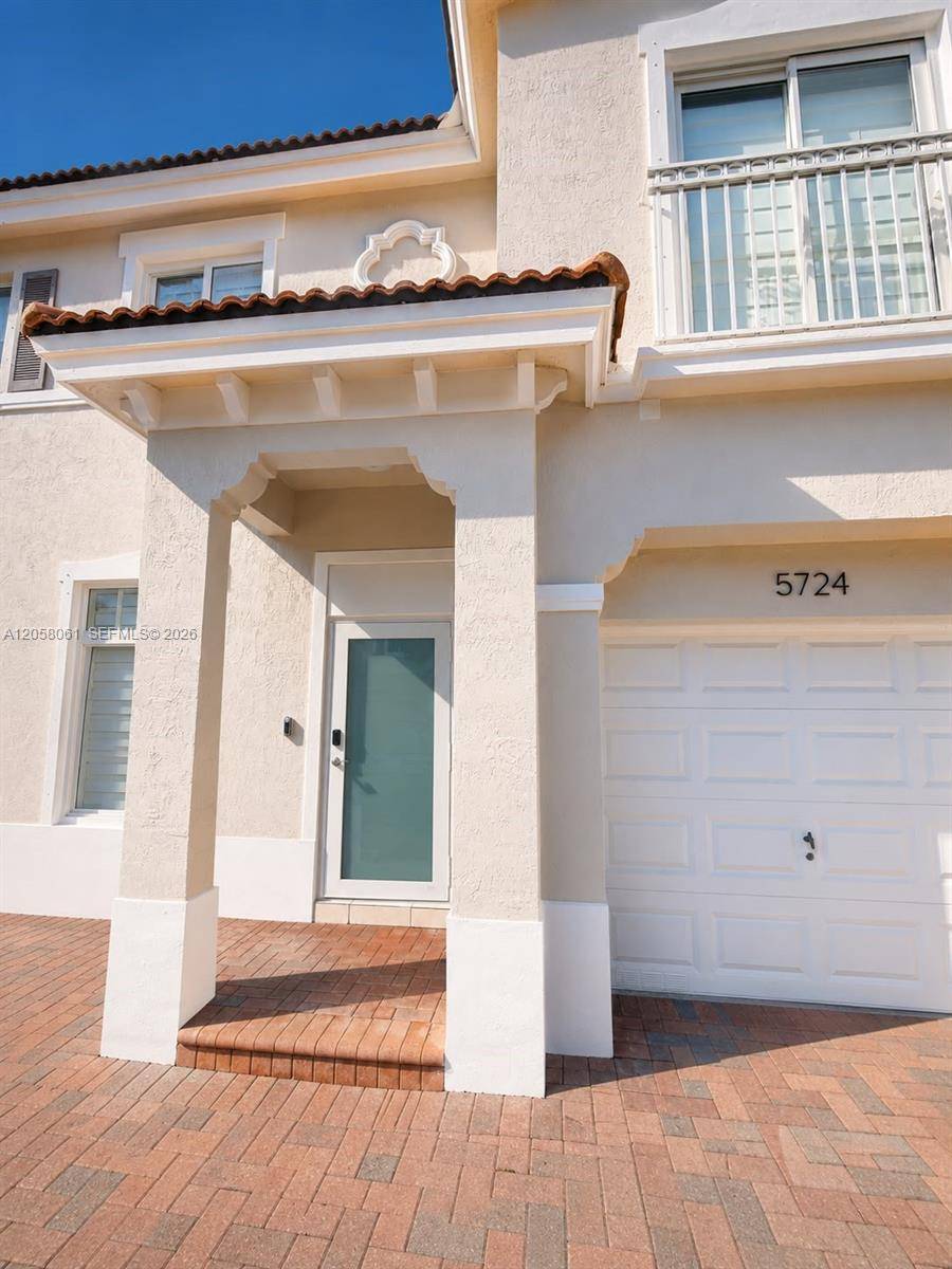 5724 NW 112th PlDoral - DORAL NORTHEAST TOWNHOMES condo unit 5724 - picture