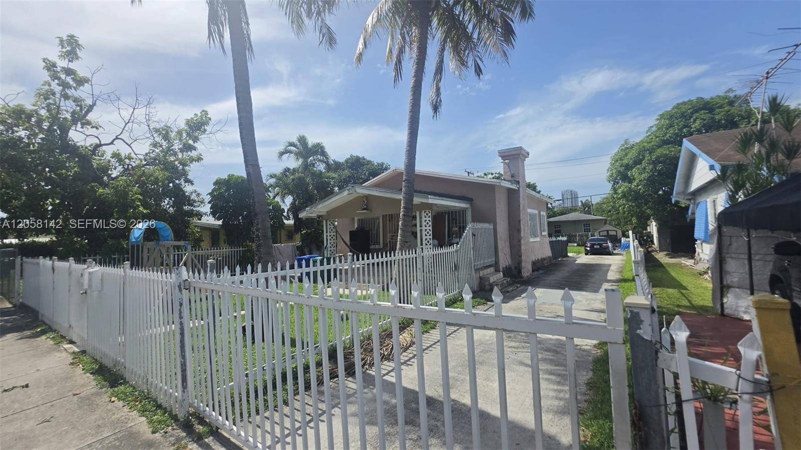 1888 NW 18th StMiami - picture