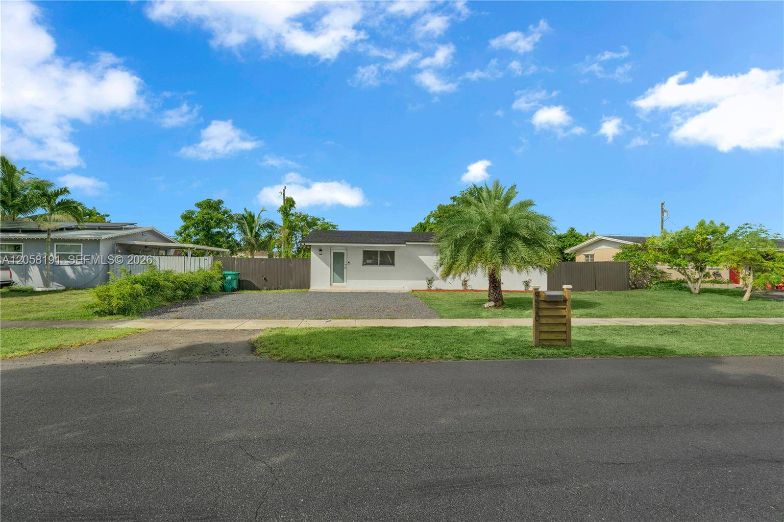 9520 Lisa RdCutler Bay - picture