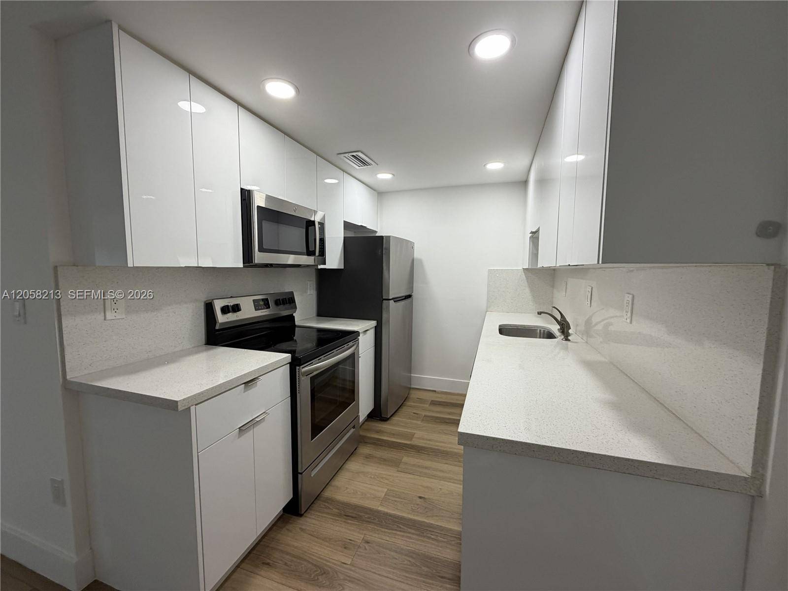 10822 N Kendall DrMiami - SPANISH TRACE CONDO condo unit S23 - picture