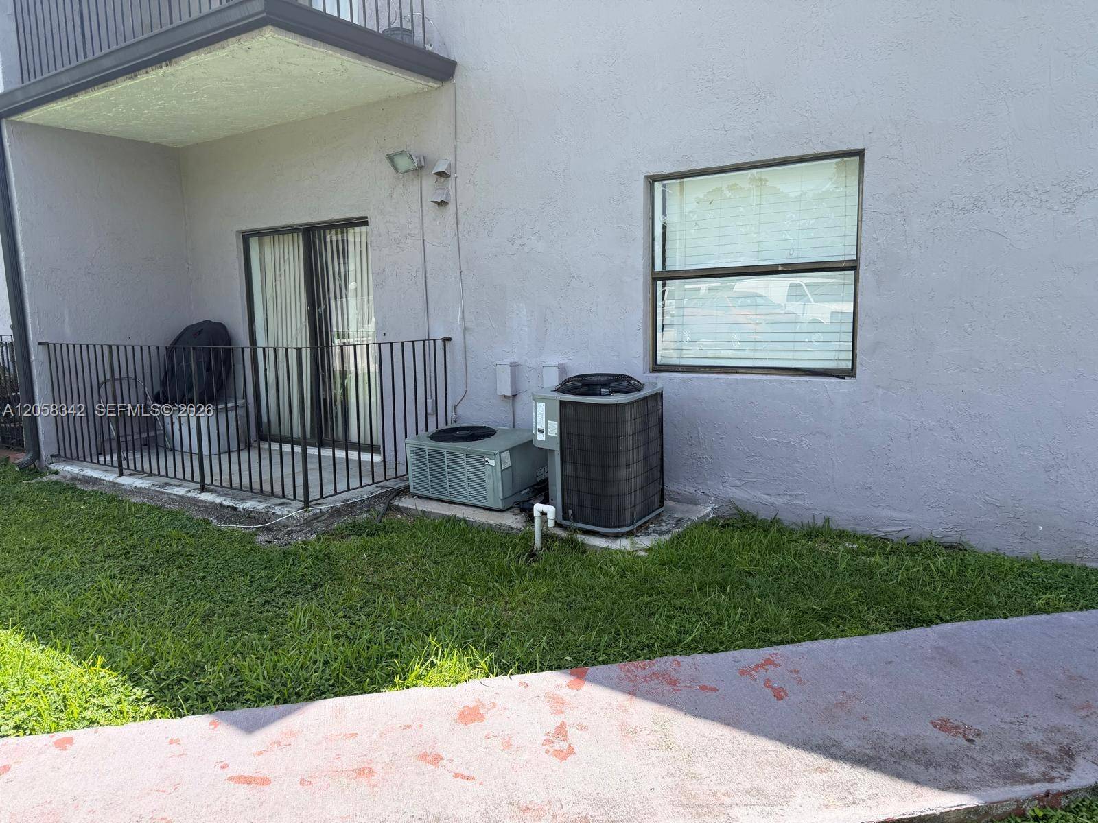 13221 SW 17th LnMiami - PLAYA LAGO CONDO PH I condo unit 20-4 - picture