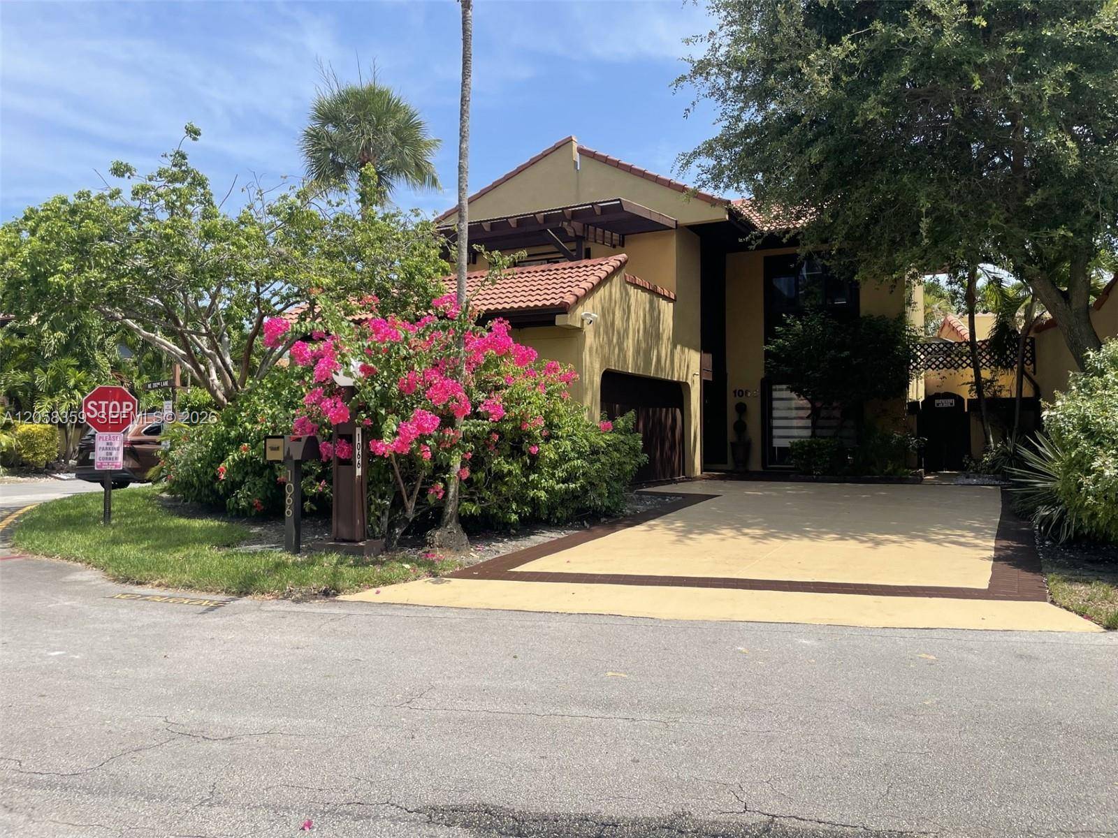 1066 NE 202nd LnMiami - picture