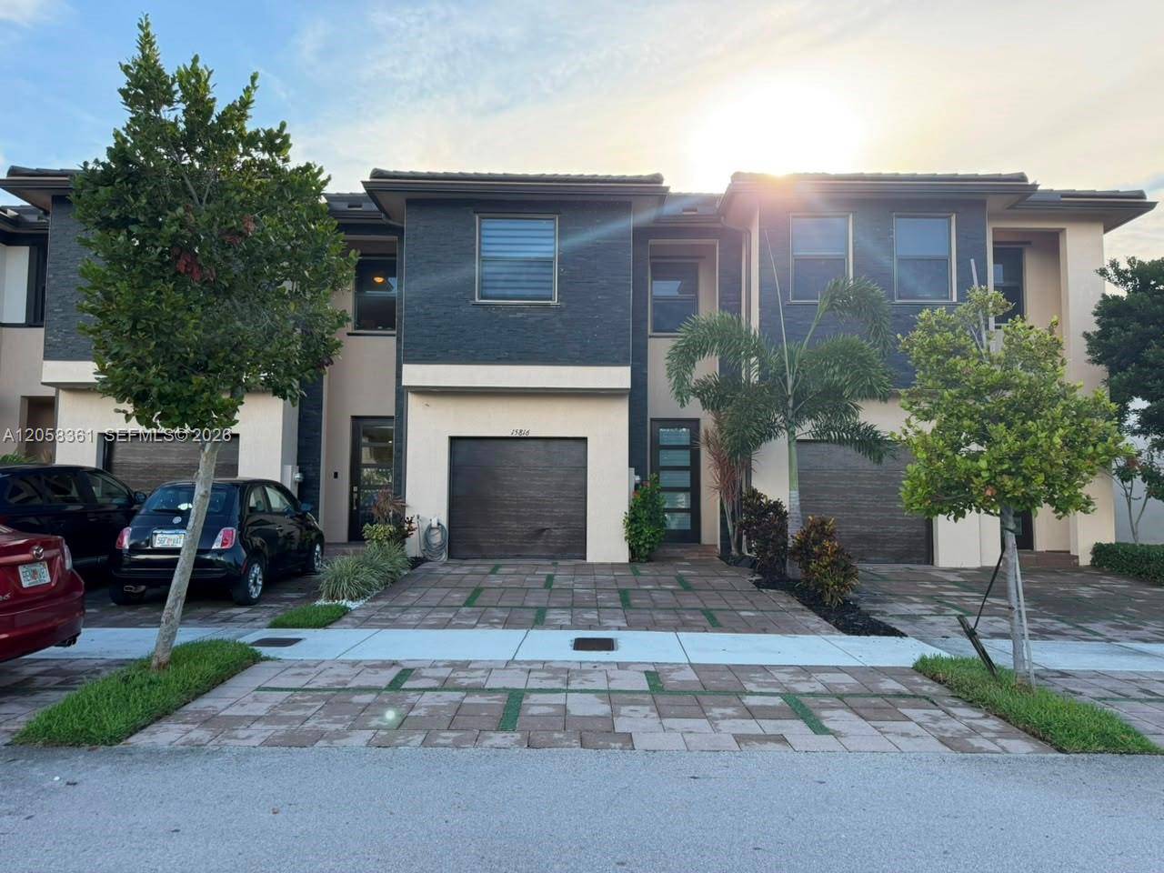 15816 NW 91st AveMiami Lakes - picture