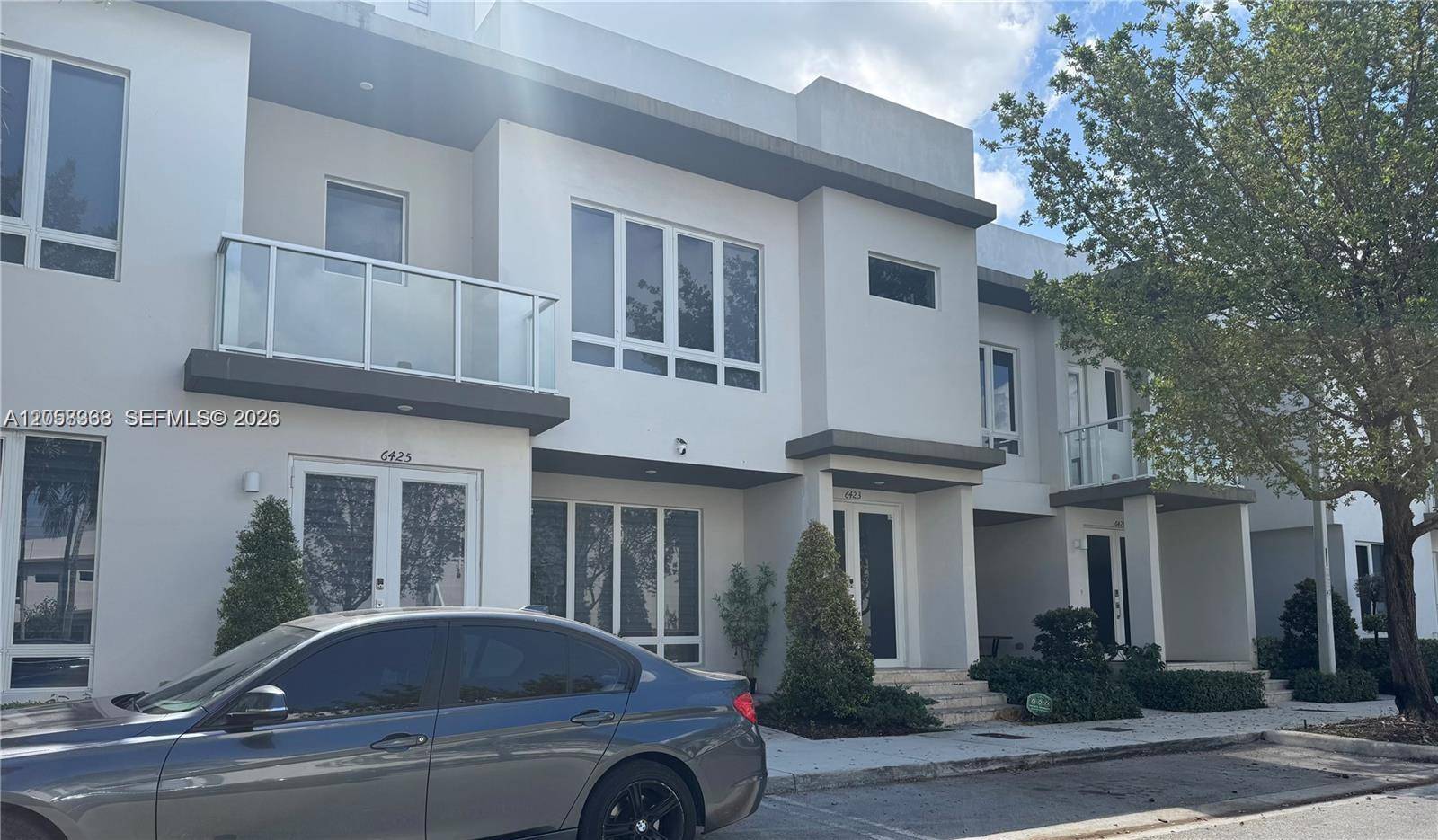 6423 NW 105th CtDoral - picture