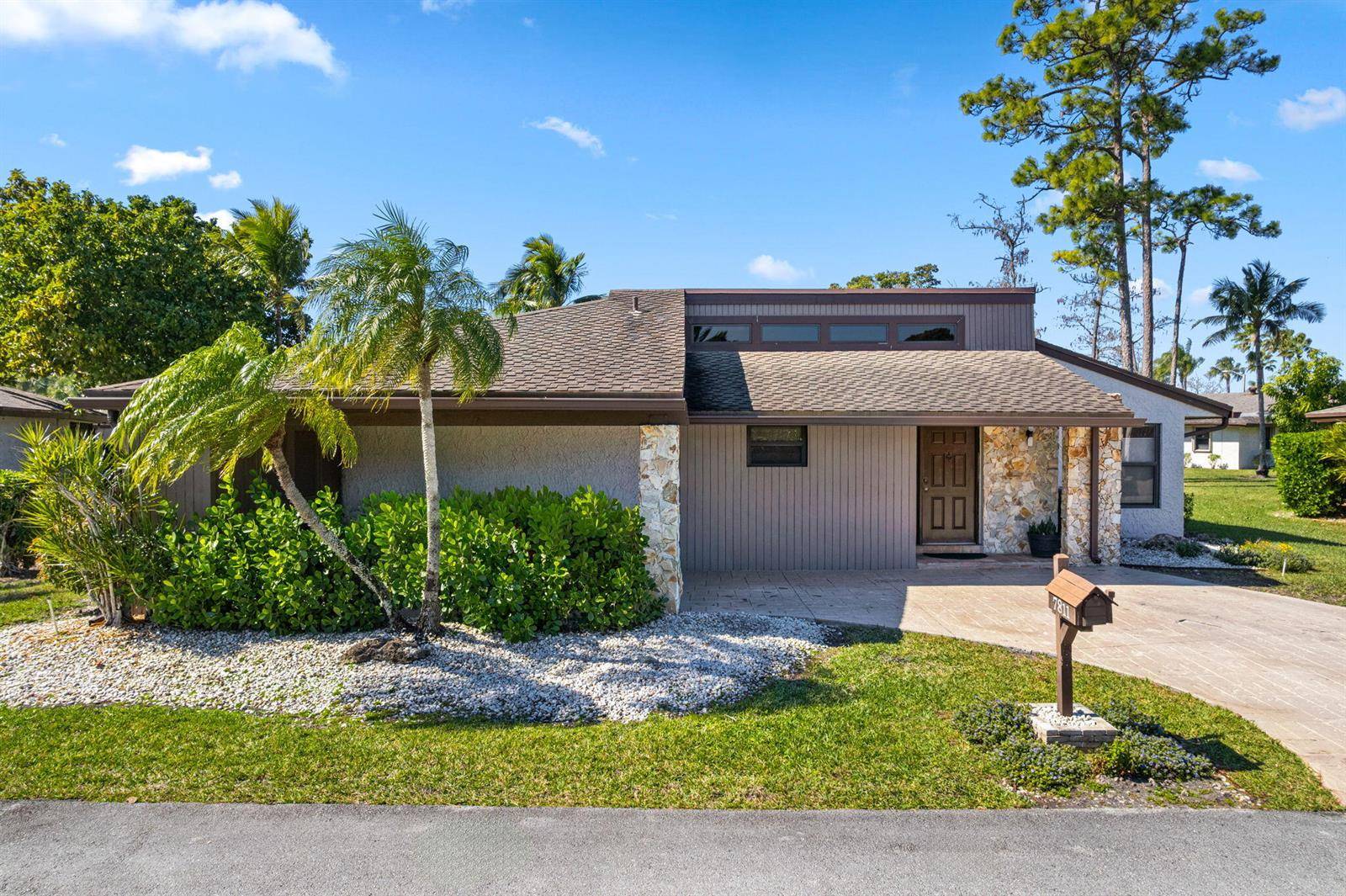 7811 BEECHFERNTamarac - PINES AT WOODMONT CONDO condo unit 26 - picture