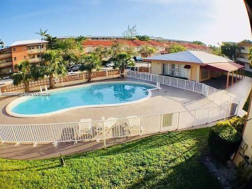 11855 NE 19th DrNorth Miami - SUTTON HOUSE CONDO condo unit 22 - picture