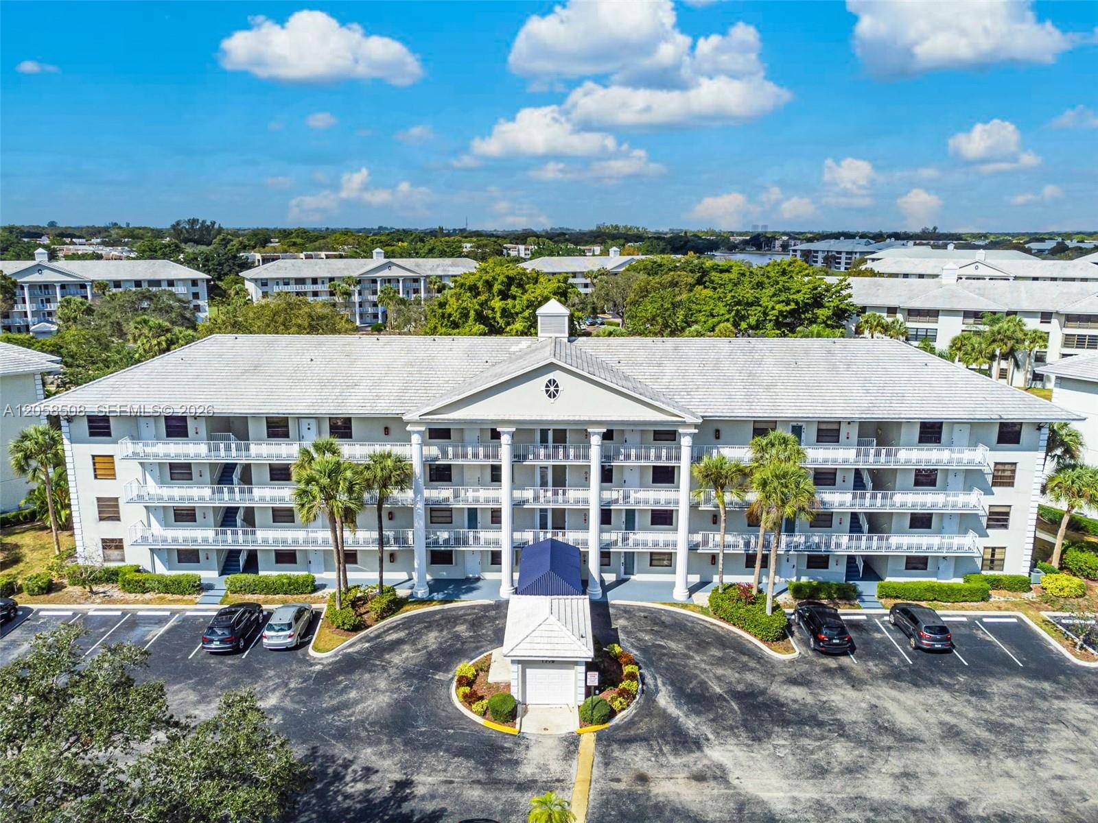 1719 Whitehall DrDavie - CONDO 19 OF WHITEHALL CON condo unit 304 - picture