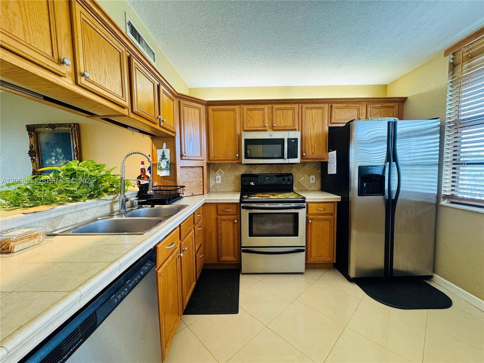 1705 Whitehall DrDavie - CONDO 25 OF WHITEHALL CON condo unit 401 - picture