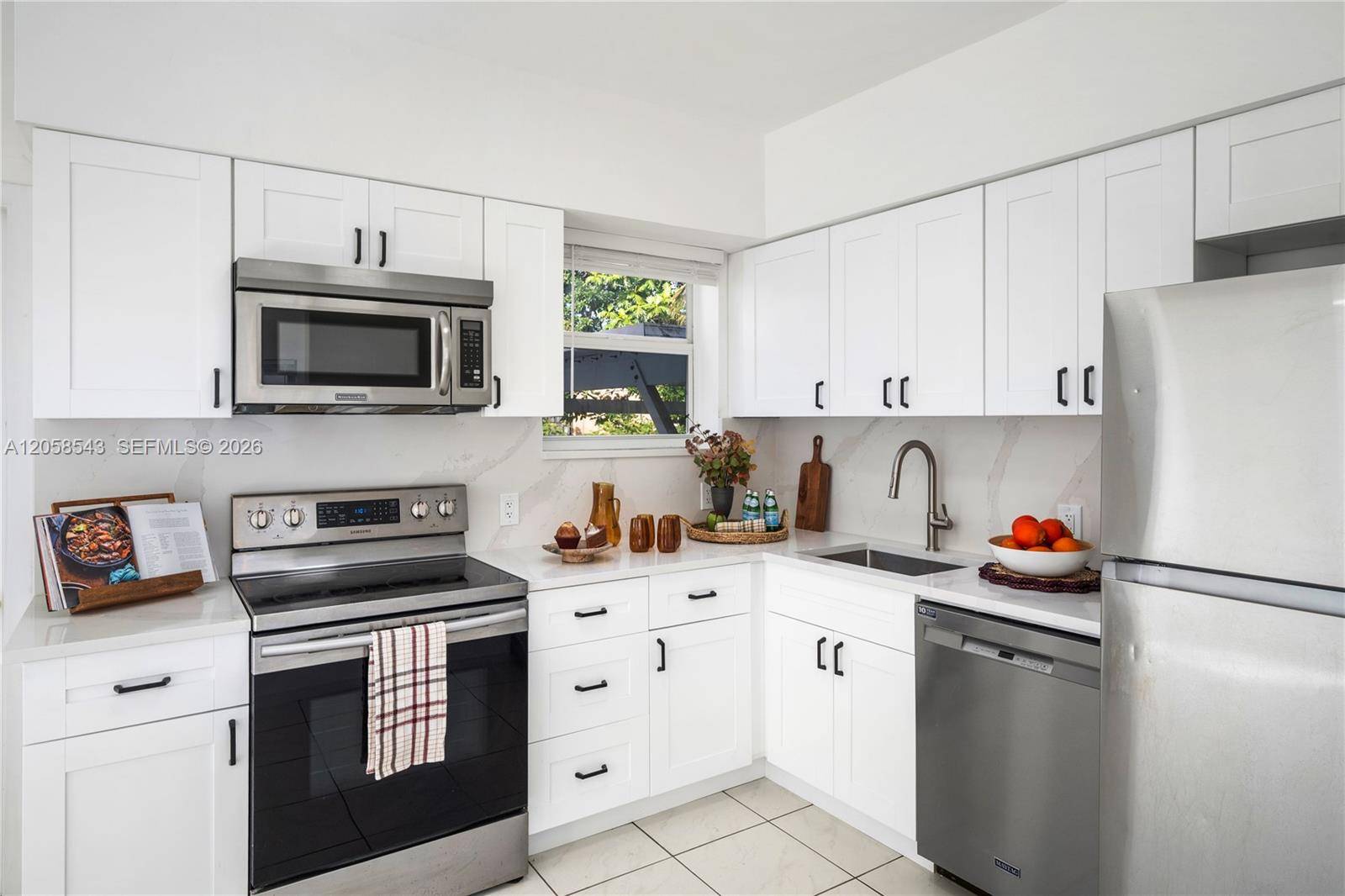 1271 NE 159th StNorth Miami Beach - picture