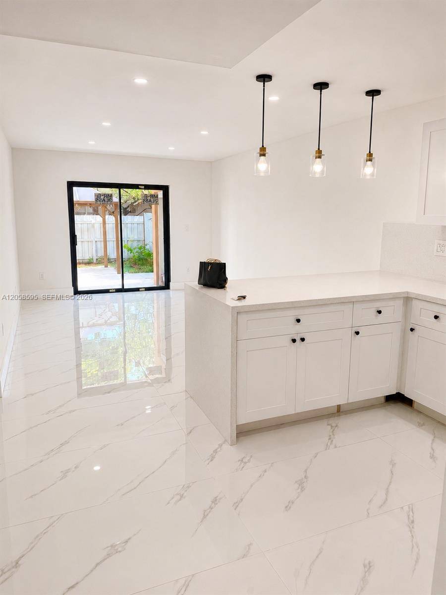 10851 SW 2nd StSweetwater - WEST FLAGLER HERITAGE NO condo unit K105 - picture