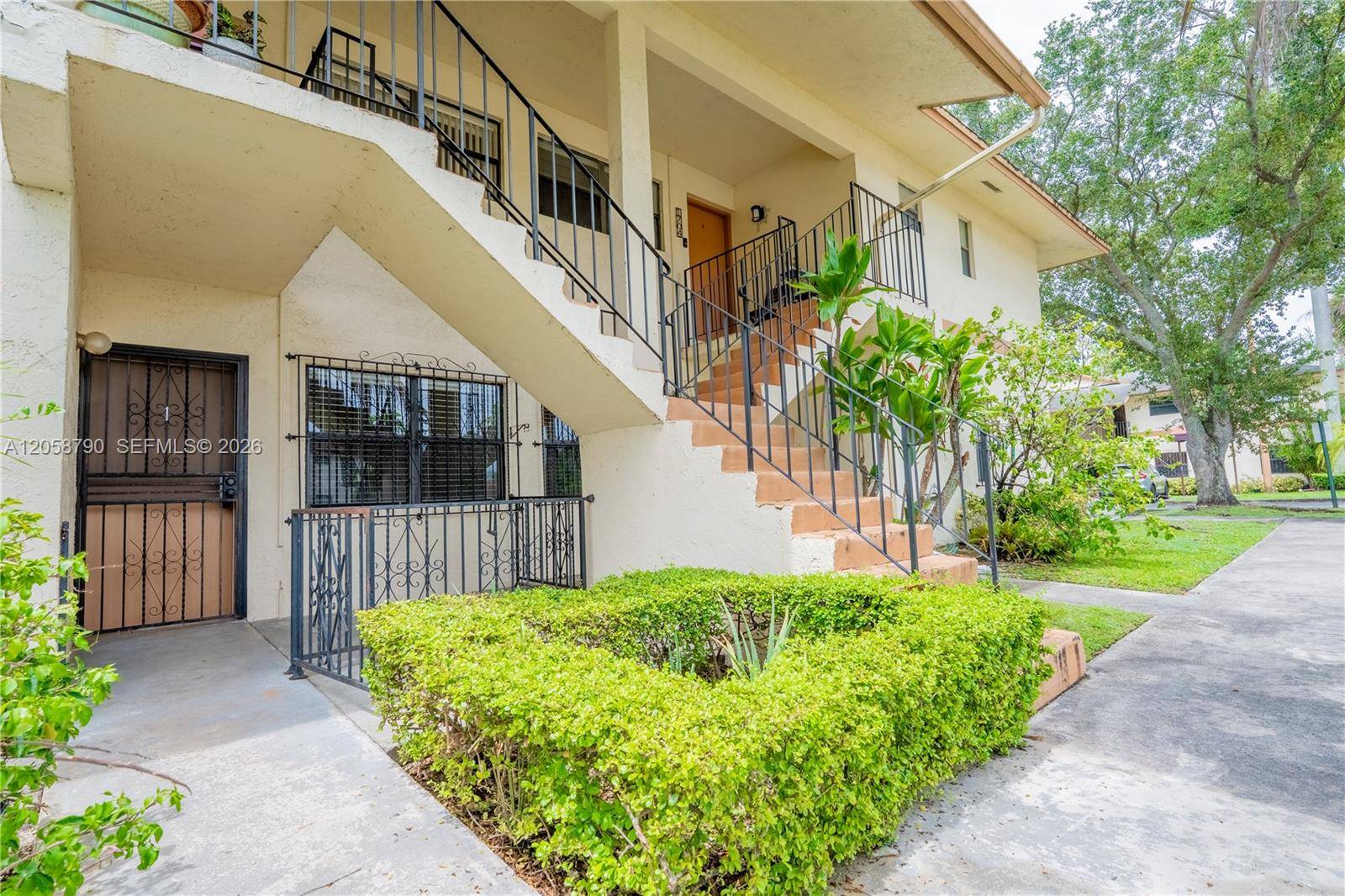 6660 SW 130th AveMiami - MILLER VILLAS CONDO condo unit 1701 - picture