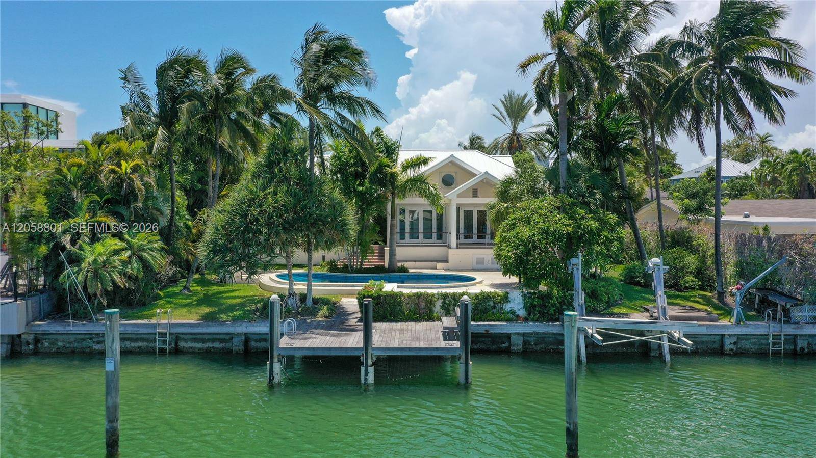 621 N Mashta DriveKey Biscayne - picture