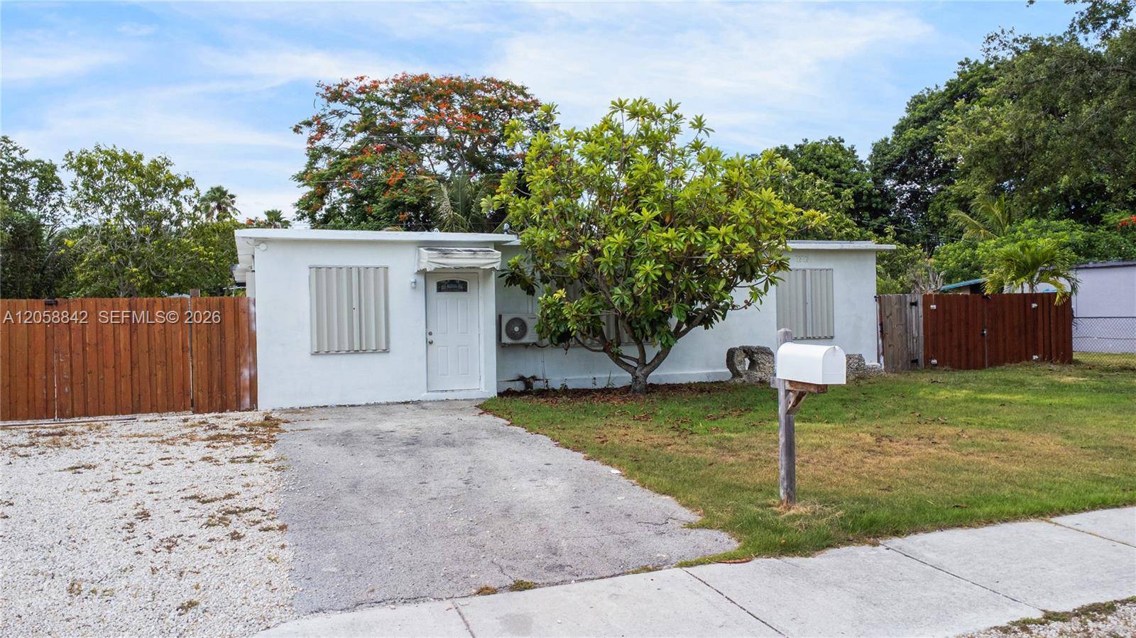 15431 Harding LnHomestead - picture