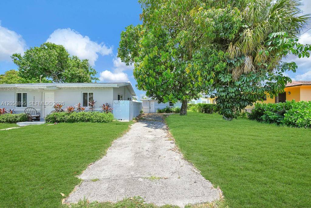 2925 NW 63rd StMiami - picture