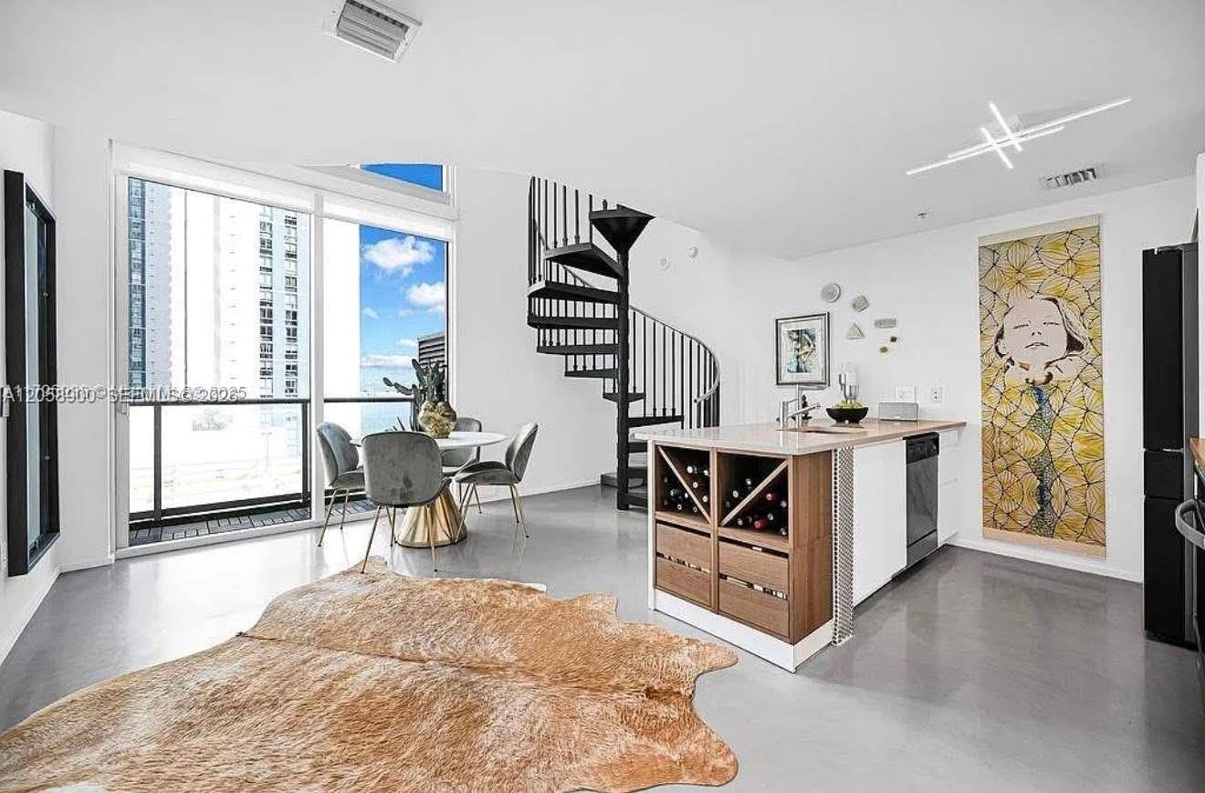 300 S Biscayne BlvdMiami - MET 1 CONDO condo unit L-1232 - picture