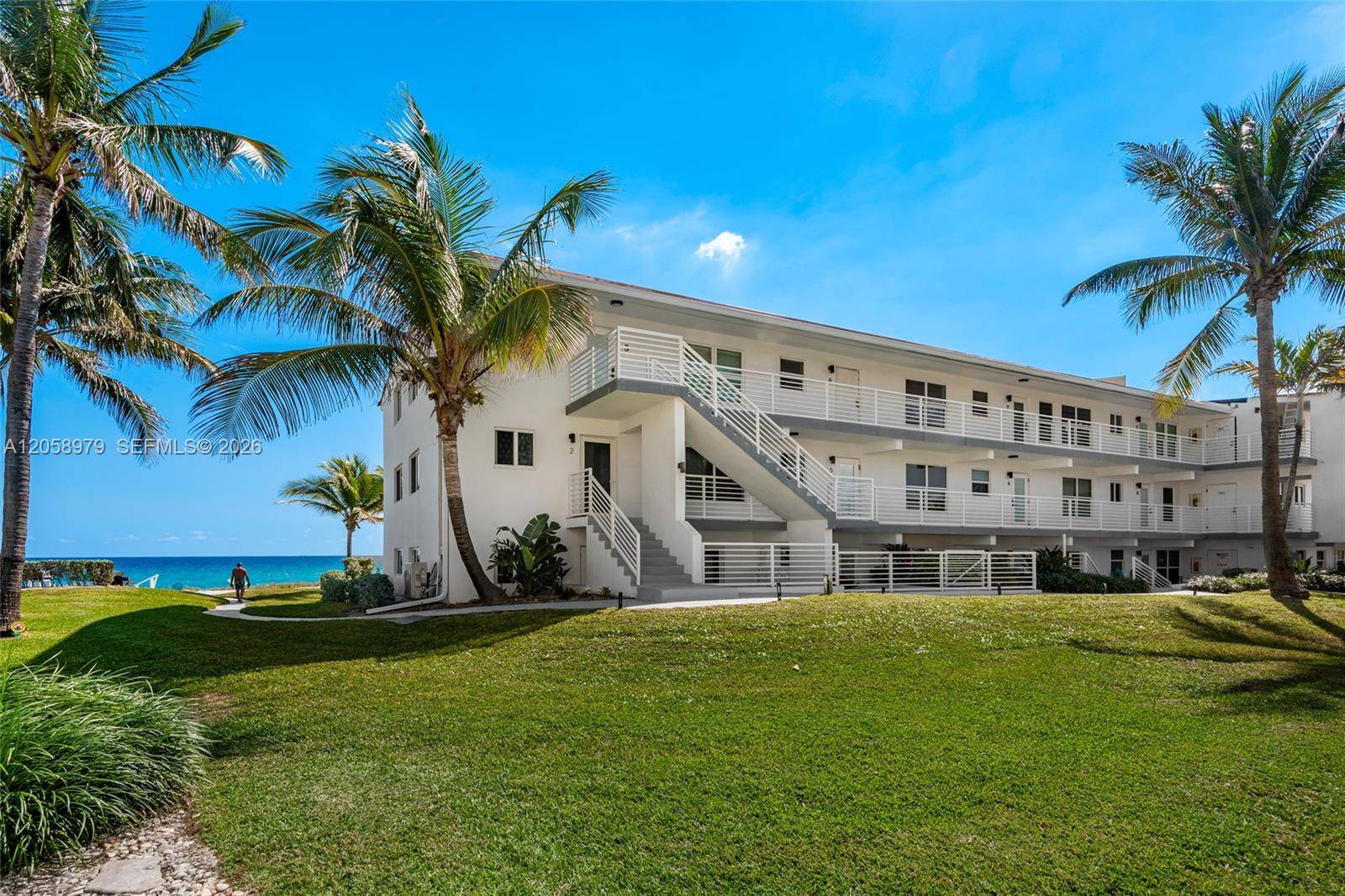 1041 Hillsboro MileHillsboro Beach - HILLSBORO MILE OCEAN APTS condo unit 2 - picture