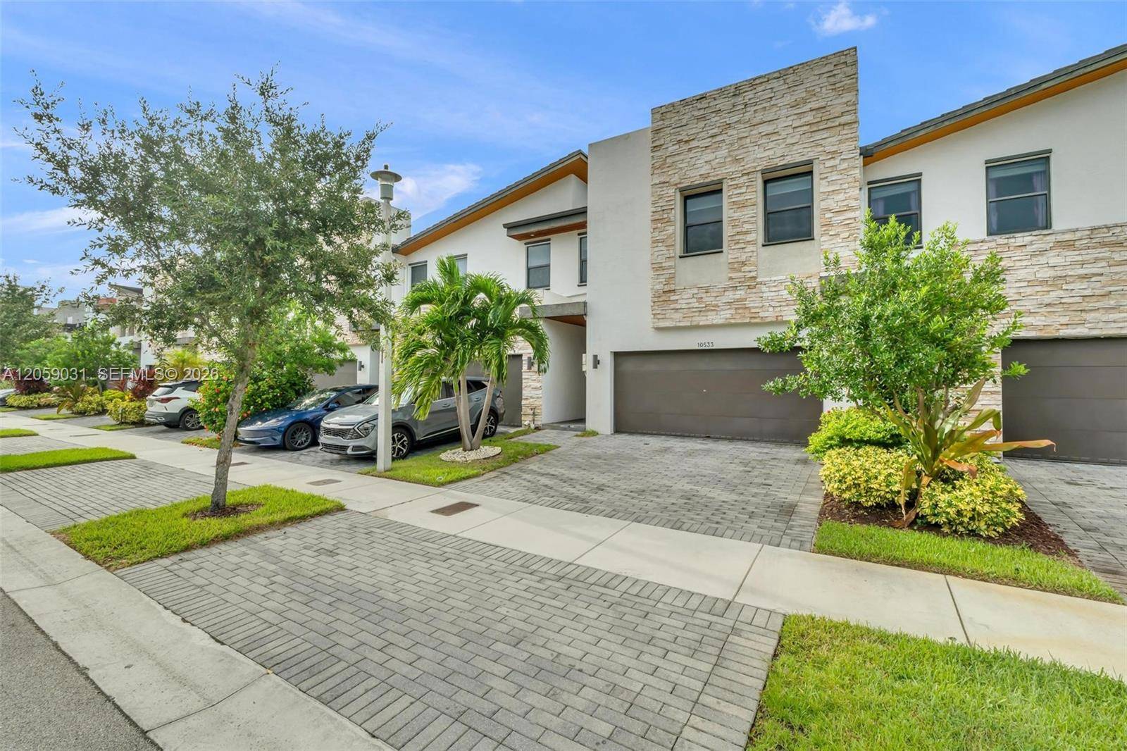 10533 NW 78th TerDoral - picture