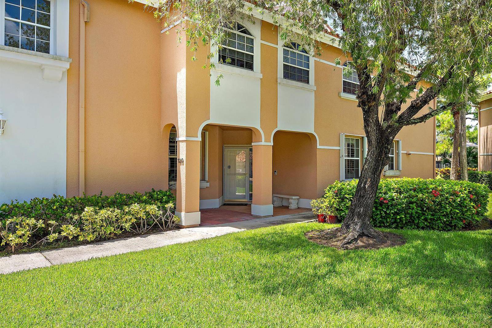 120 LEGENDARYPalm Beach Gardens - picture