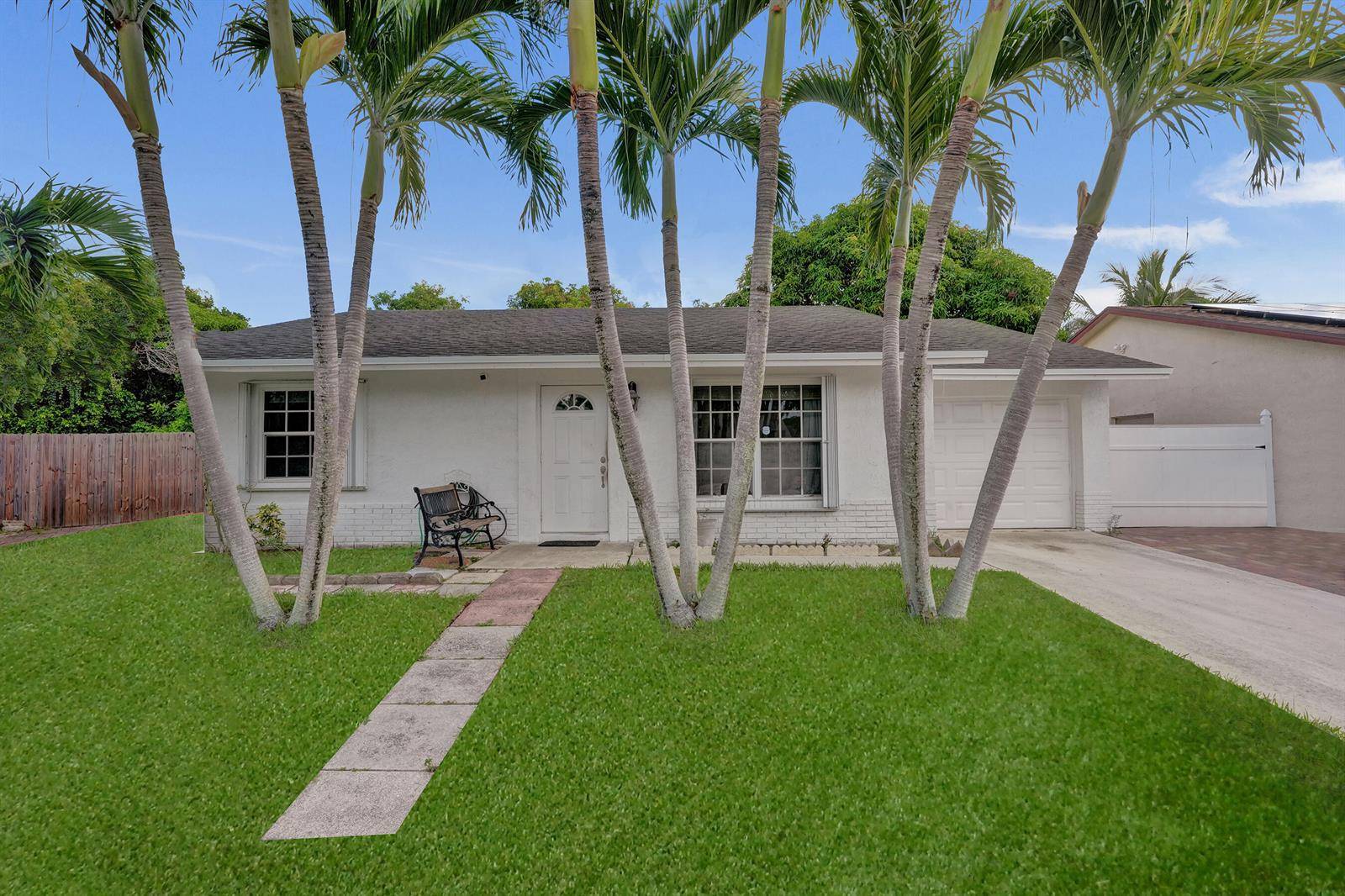 6134 E WaucondaLake Worth - picture