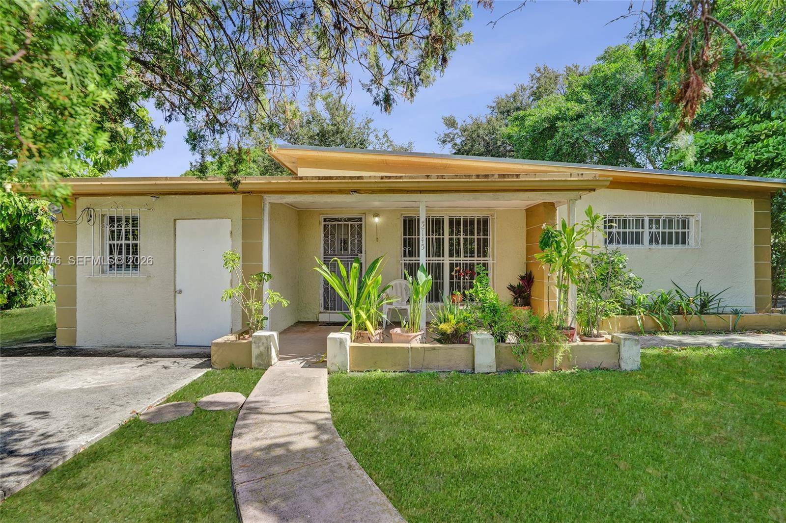 2145 NW 124th StMiami - picture