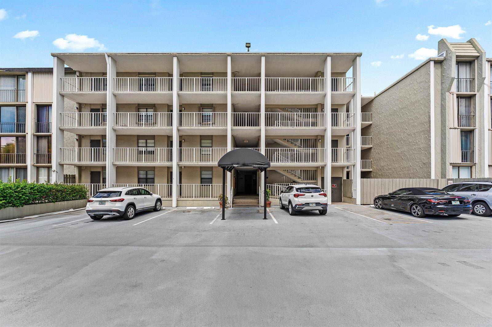 501 SW 11thBoca Raton - CORINTHIAN GARDENS INC CON condo unit 412 - picture