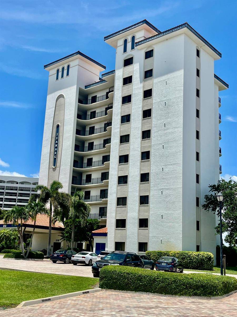 370 GOLFVIEWNorth Palm Beach - SEAMARK CONDO condo unit 302 - picture