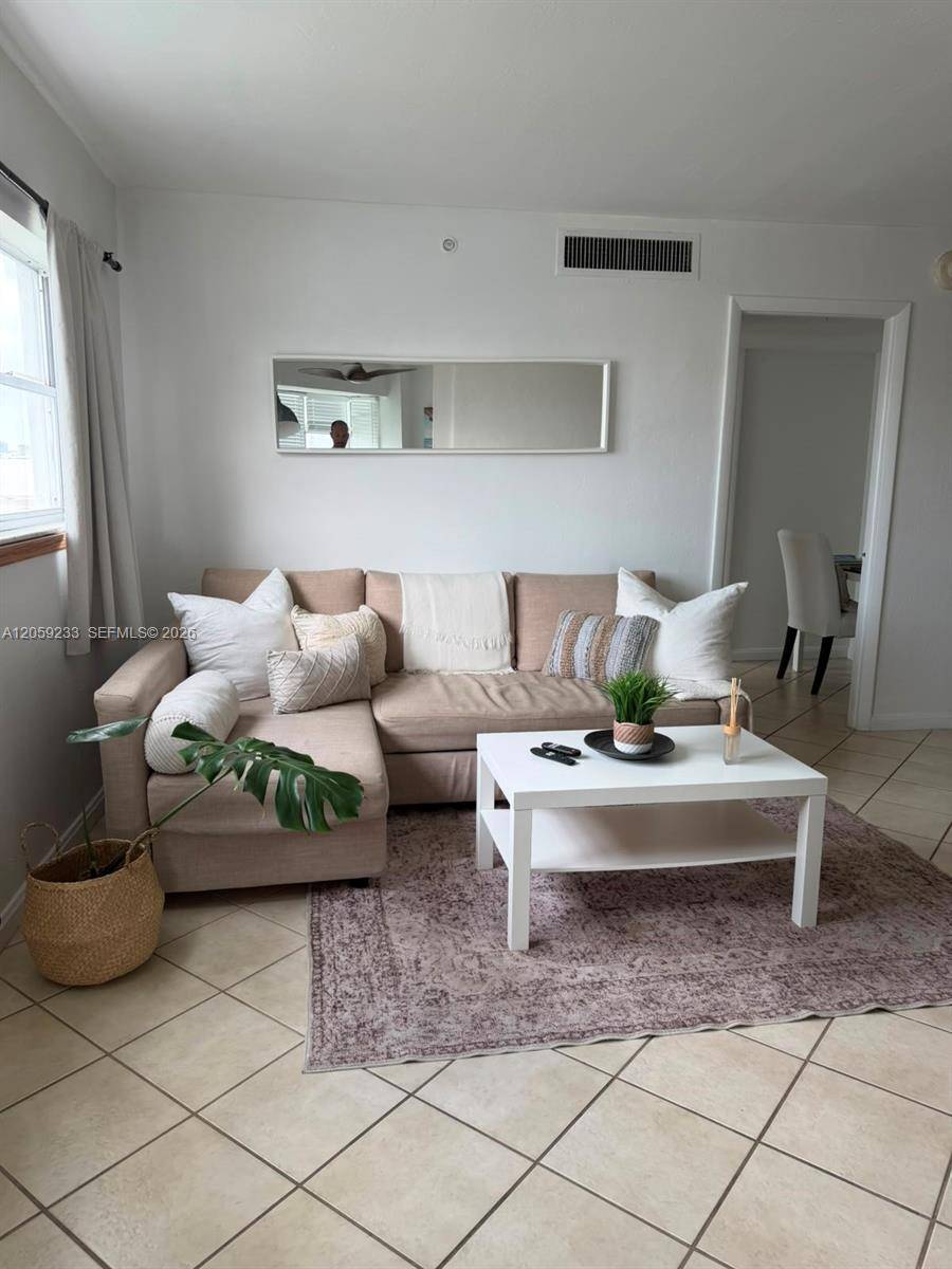 1881 Washington AveMiami Beach - OCTAGON TOWERS I CONDO condo unit 10F - picture