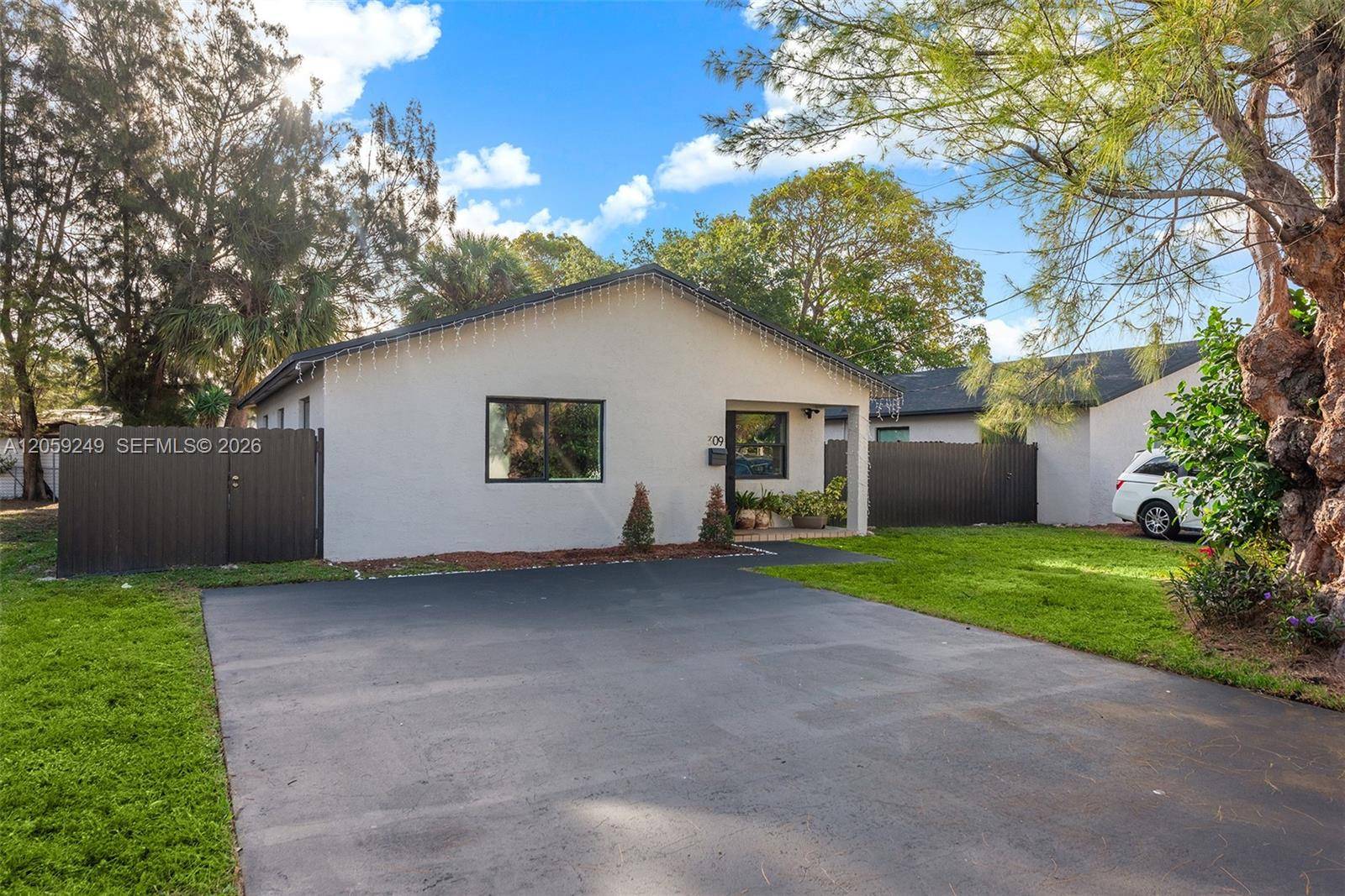 309 SE 3rd AveHallandale Beach - picture