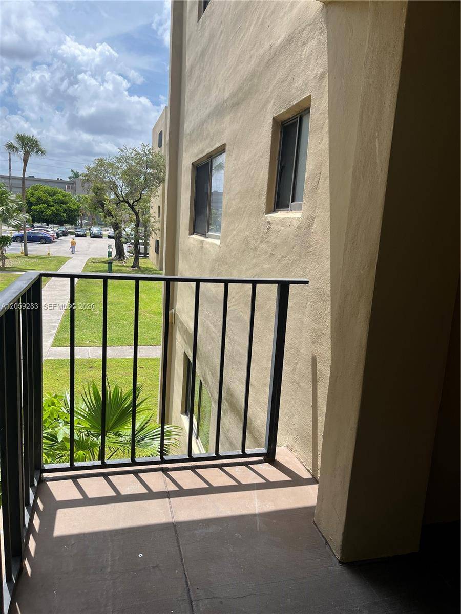 8625 NW 8th StMiami - FOX CHASE CONDO #2 condo unit 213 - picture