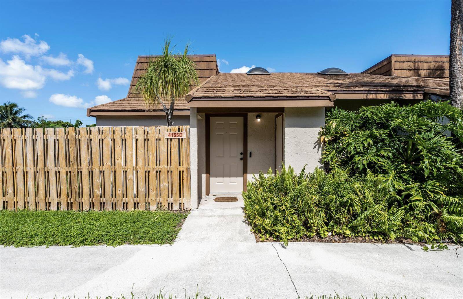 4155 PALM BAYWest Palm Beach - LAKE COLONY PH 3 condo unit D - picture
