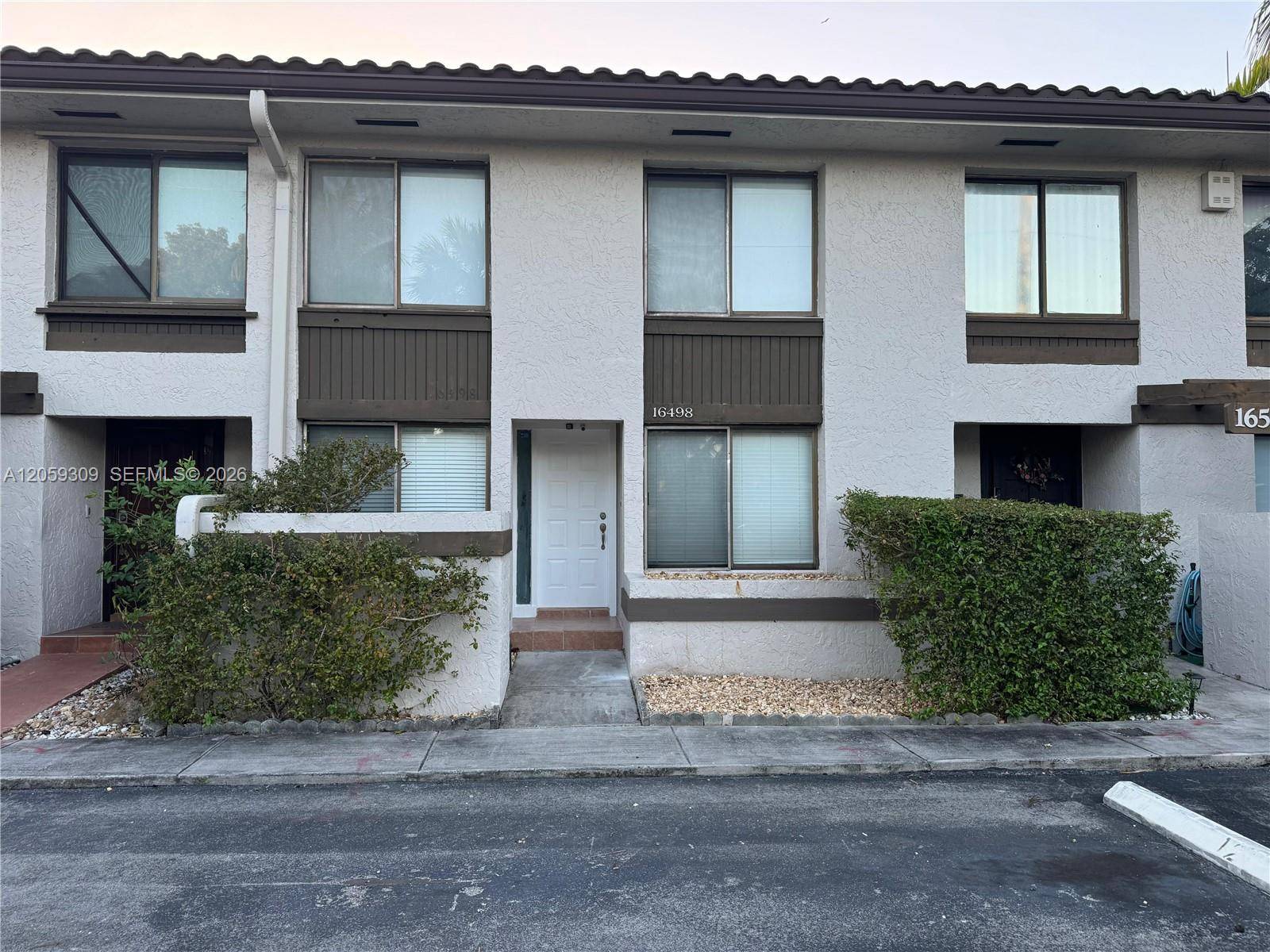 16498 NE 26th AveNorth Miami Beach - LAKEVIEW TOWNHOMES CONDO condo unit 12 - picture