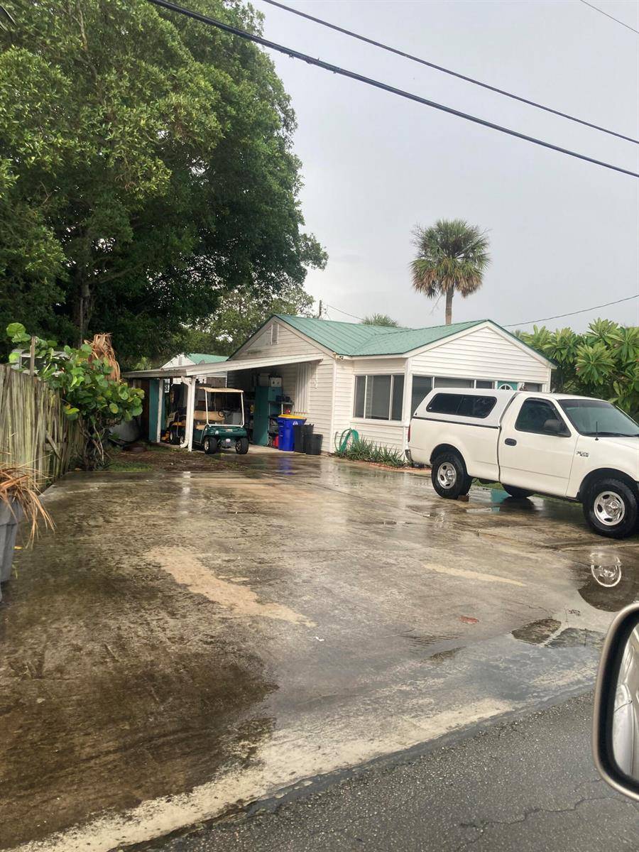 2472 NE PineJensen Beach - picture