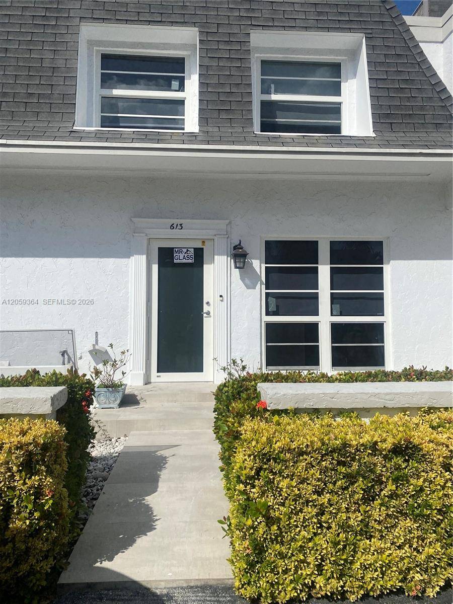 613 NE 26th AveHallandale Beach - TOWNHOUSES OF VENETIAN PA,VENETIAN PARK EAST condo unit 613 - picture