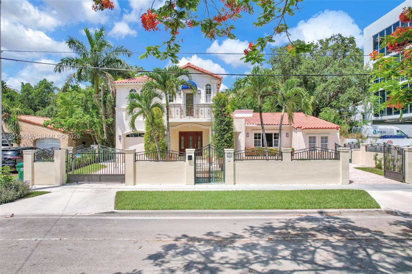 244 SW 28th RdMiami - picture