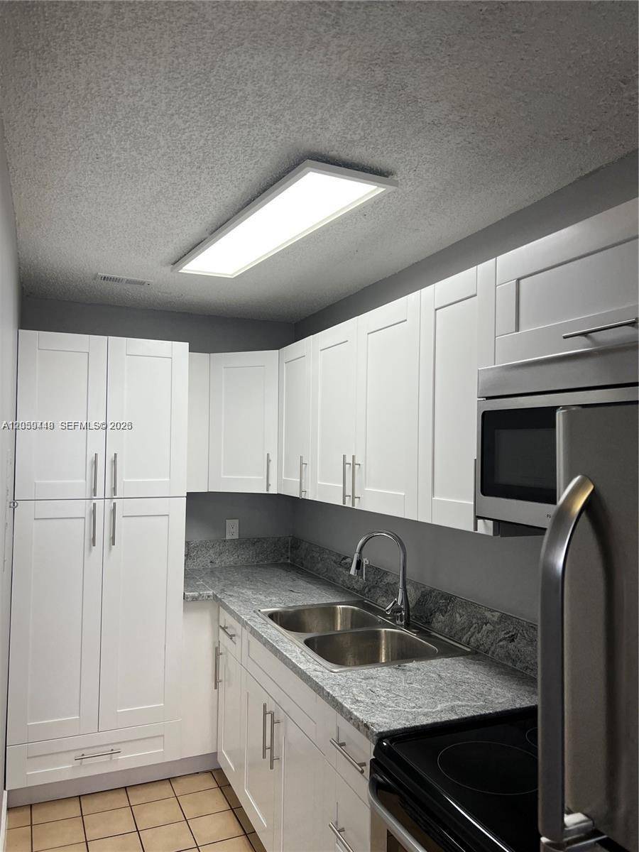 645 W 68th StHialeah - FLORIDIAN VILLAS CONDO PH condo unit 645 - picture