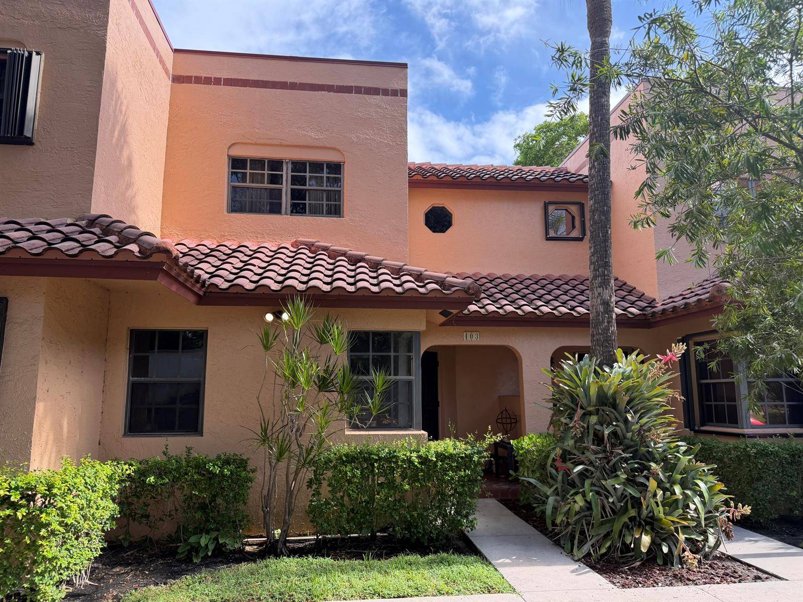 281 NE 16thFort Lauderdale - PLACIDO PLACE RESUB condo unit Unit 403 - picture