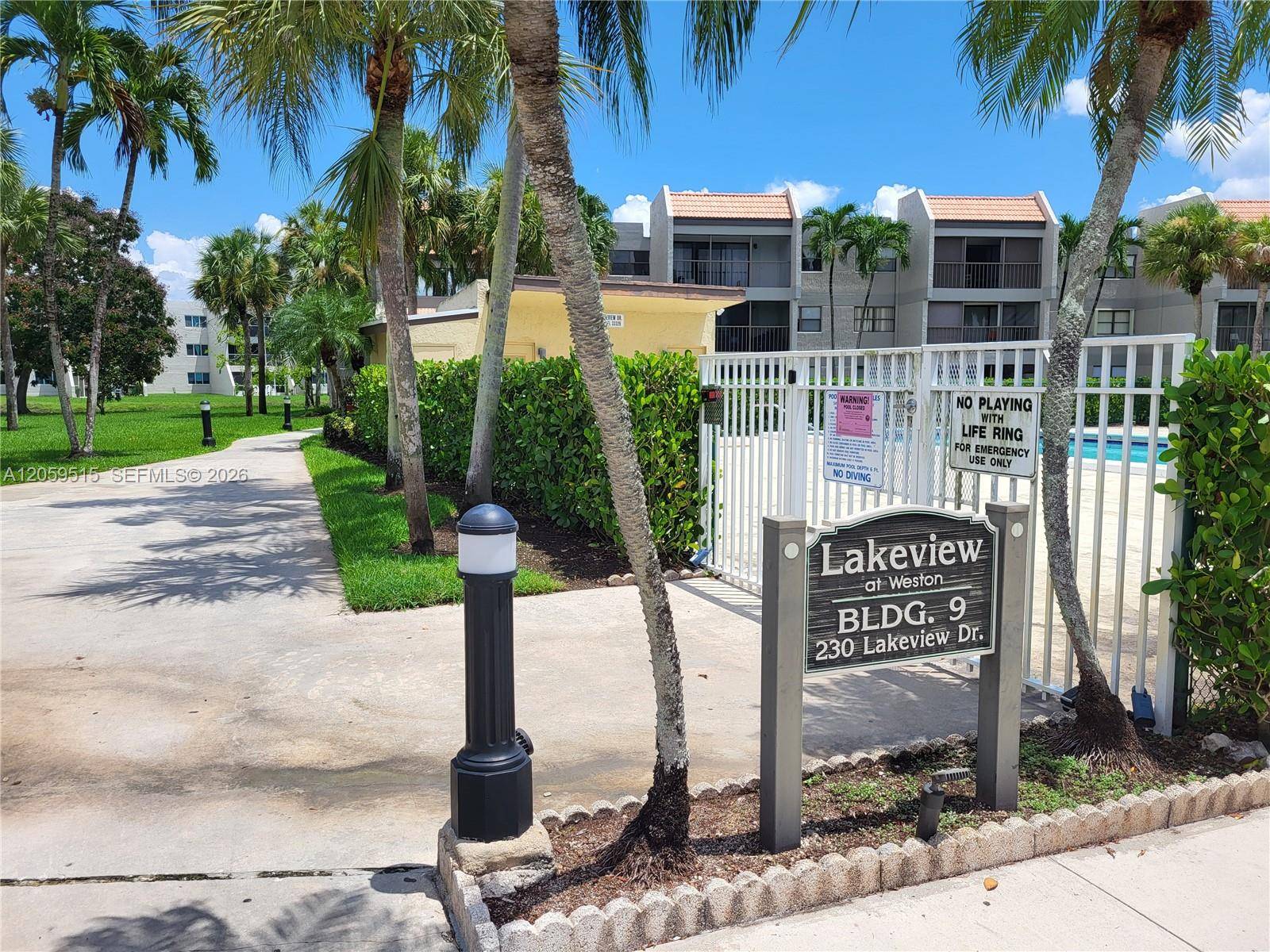 230 Lakeview DrWeston - BUILDING NINE OF RACQUET,RACQUET CLUB APTS condo unit 207 - picture