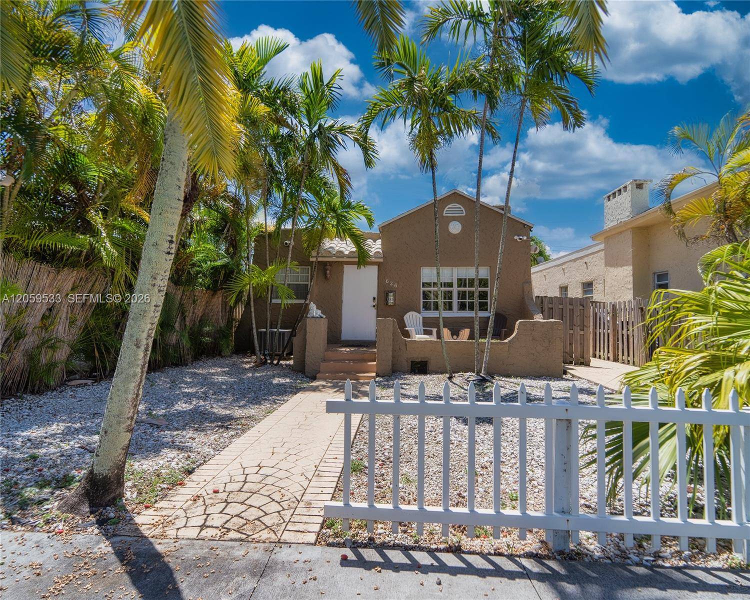 626 NE 4th CtHallandale Beach - picture
