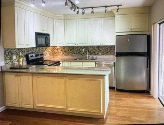 1700 EmbassyWest Palm Beach - EMBASSY PARK CONDO UNIT 10 condo unit 105 - picture