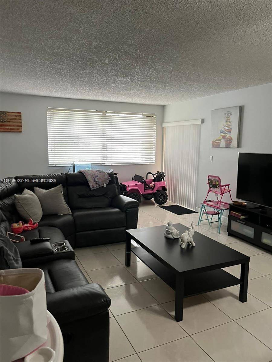 10135 NW 9th St CirMiami - LAS BRISAS VILLAGE CONDO condo unit 5-208 - picture