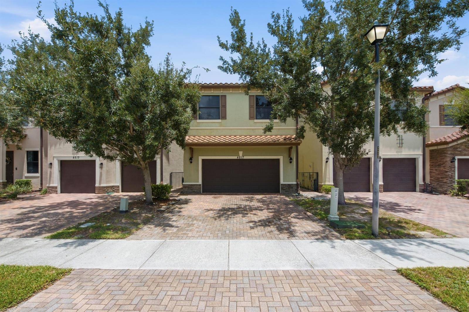 4817 NW 59thTamarac - picture