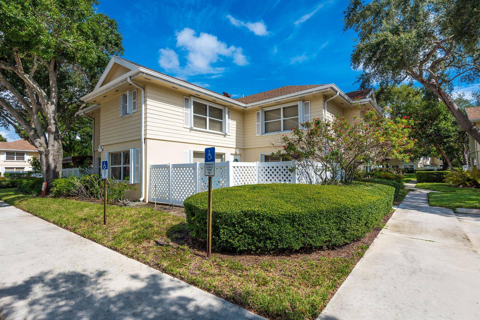 8135 BridgewaterLake Clarke Shores - WELLESLEY AT LAKE CLARKE S condo unit 35C - picture