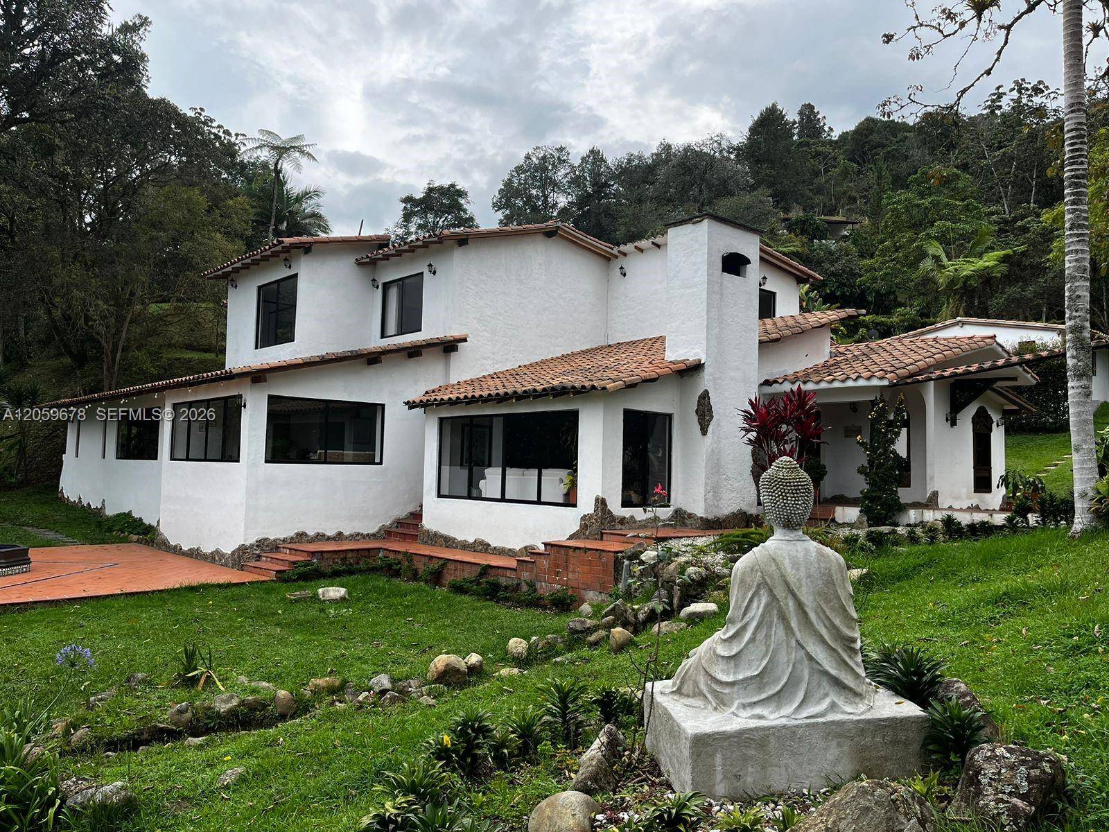 123 El Retiro - picture