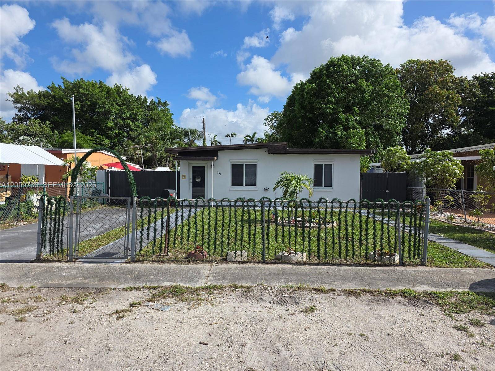 651 E 48th StHialeah - picture