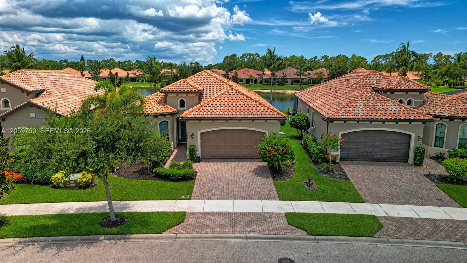 9292 ISLA BELLA CIRBonita Springs - picture