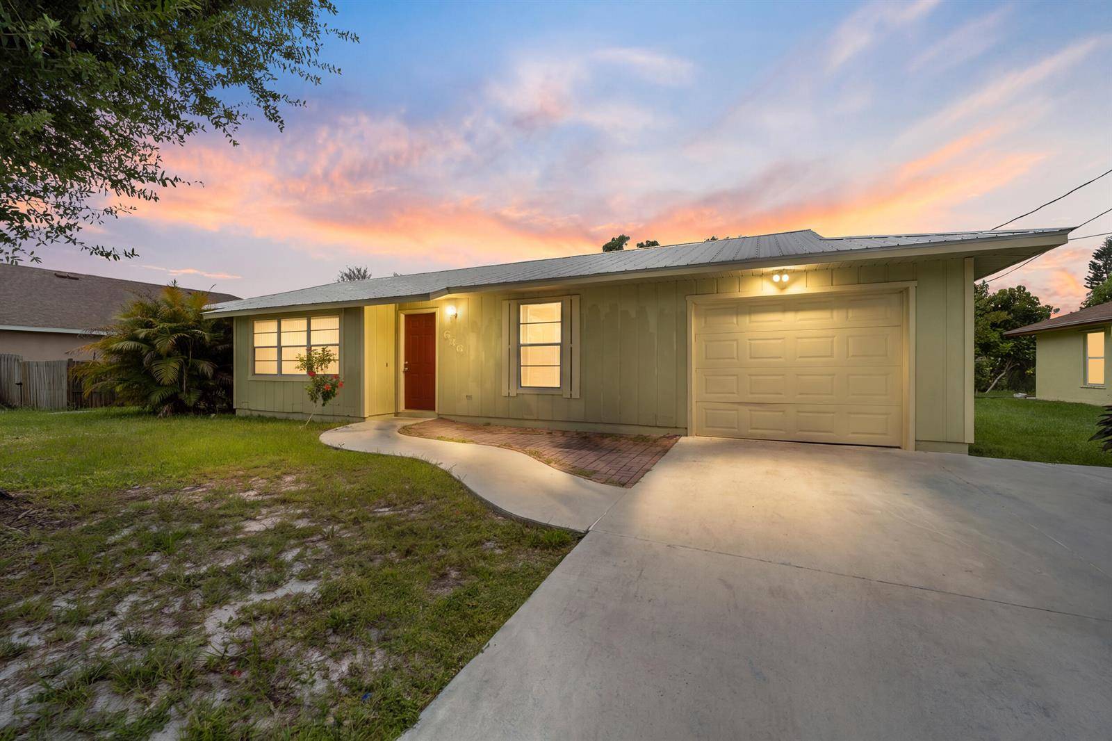 636 SW EYERLYPort St. Lucie - picture