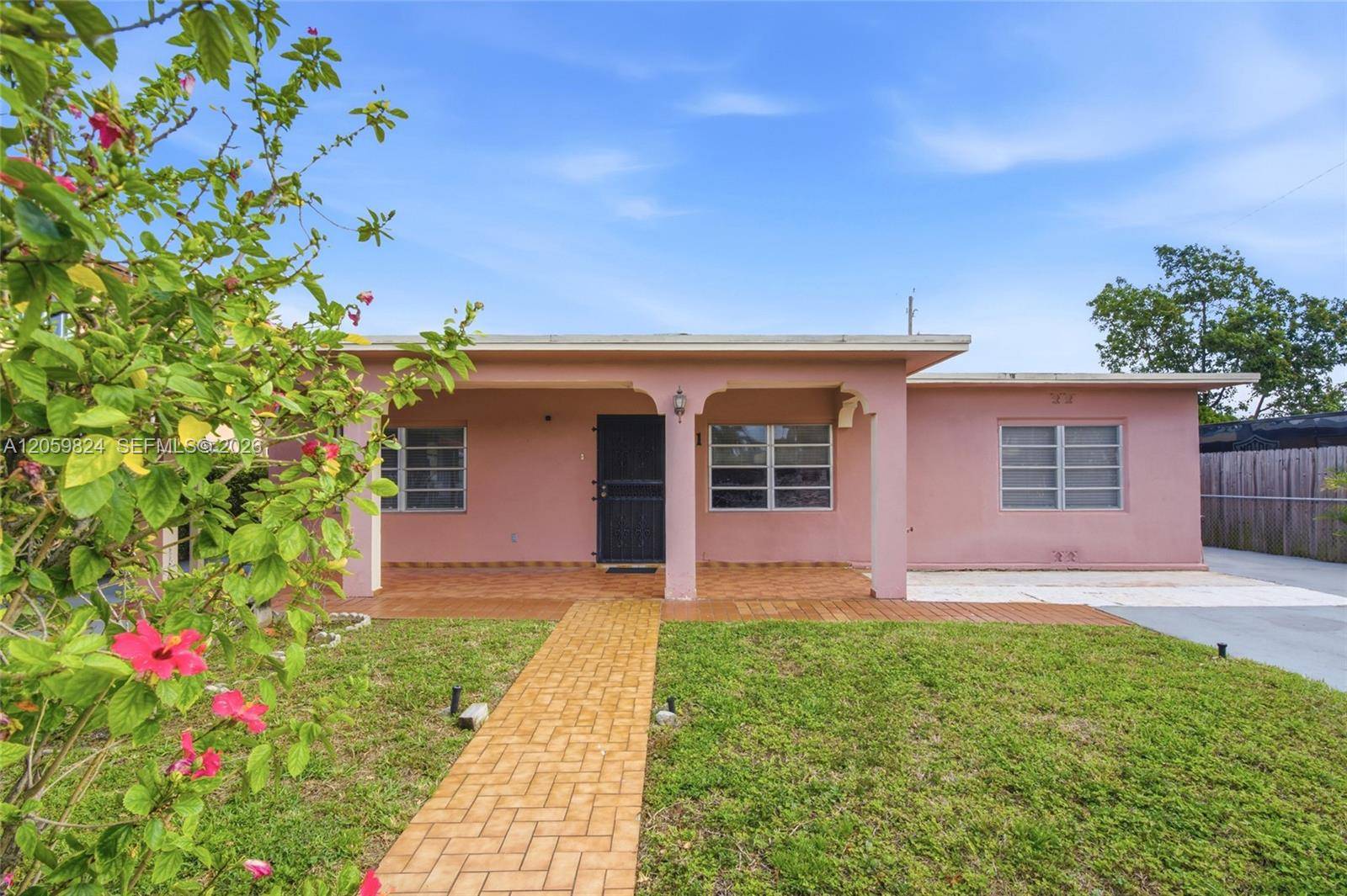 921 E 14 StHialeah - picture
